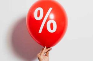 Red percentage symbol balloon representing changing interest rates and mortgage costs in New Zealand
